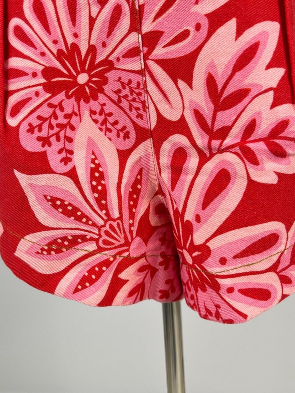 NWOT Farm Rio Floral Cotton Shorts Red Pink Size 32 - Picture 4 of 12